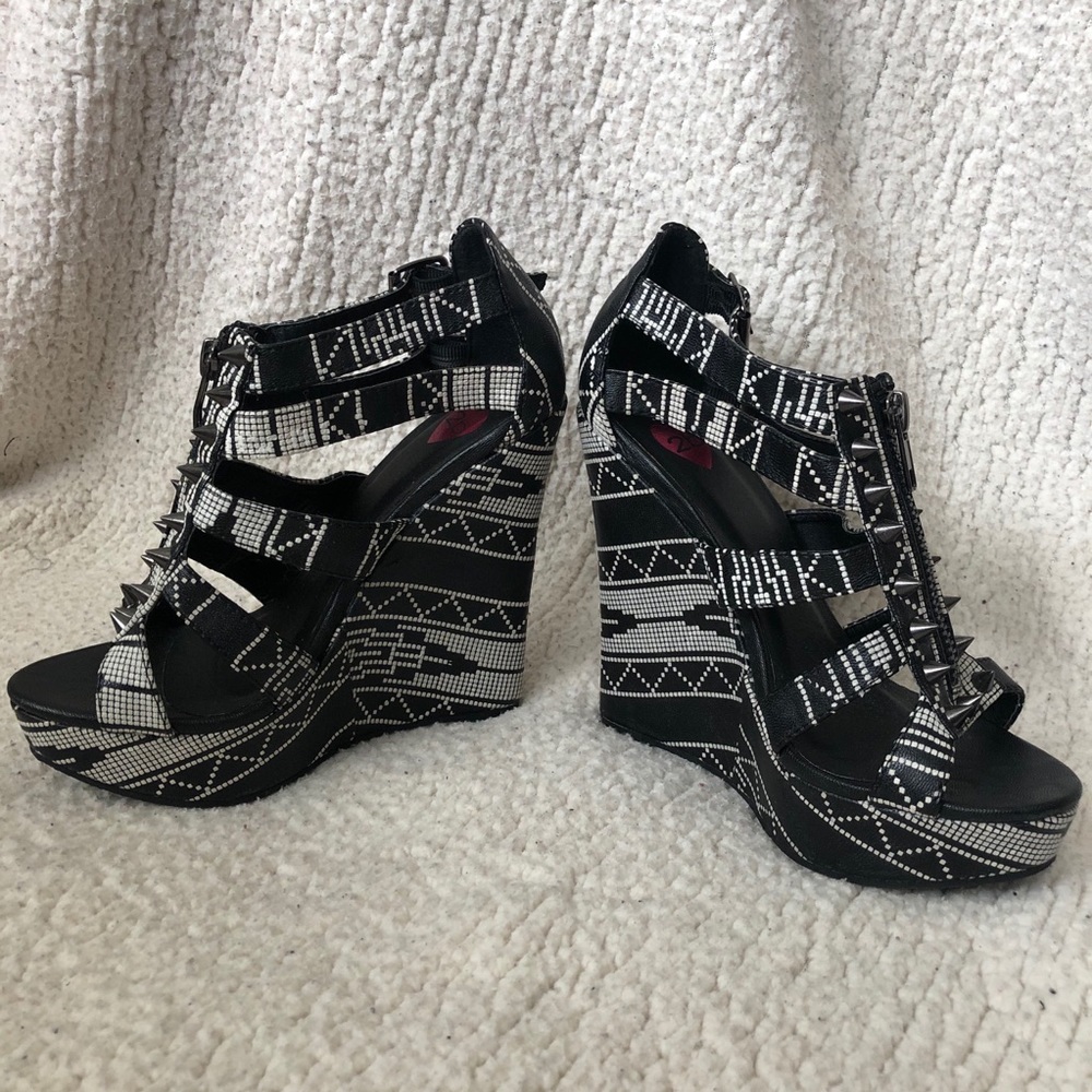 NWOT 2b Bebe Wedges